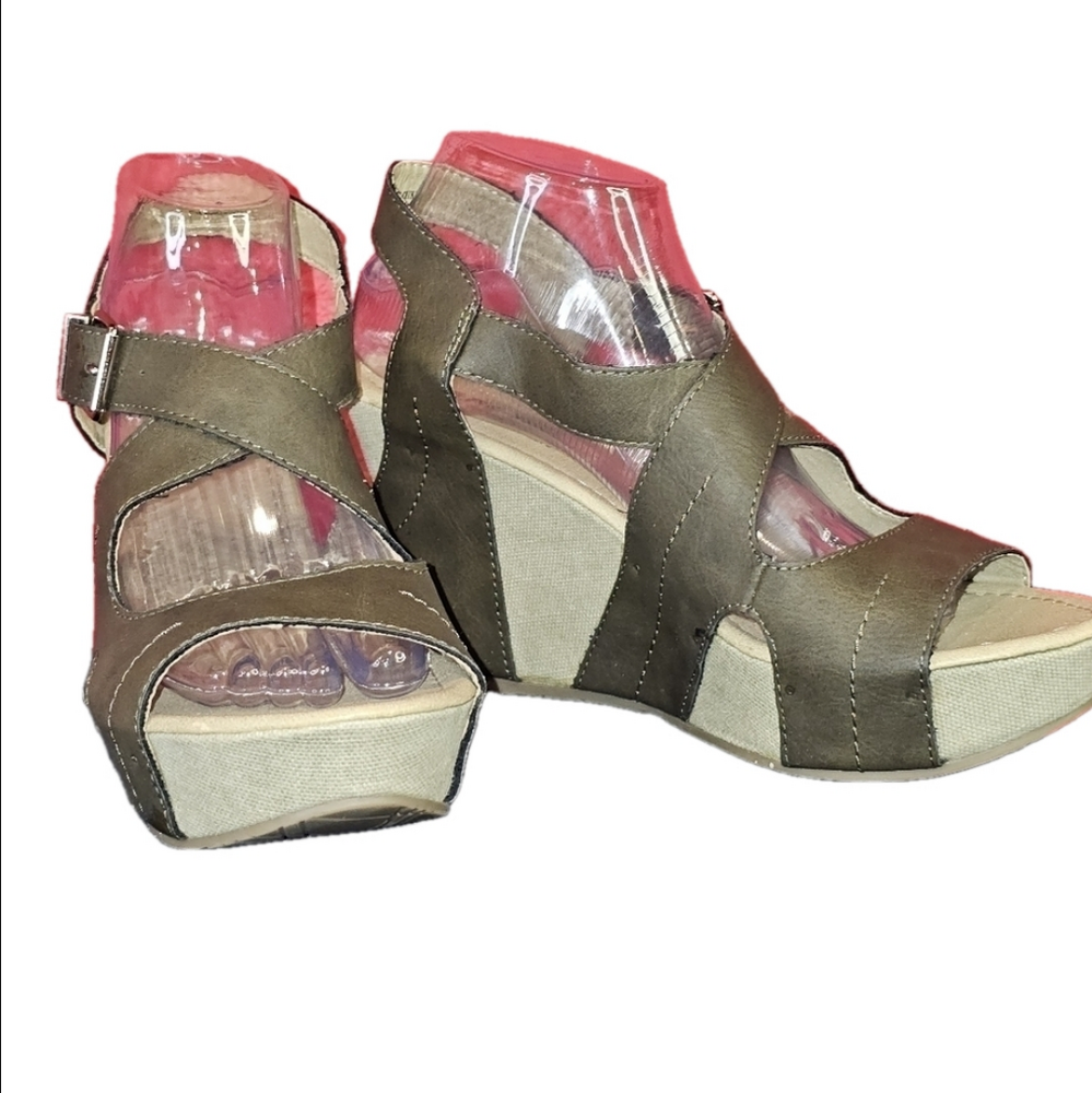 REACTION Kenneth Cole Wedge Sandals Women's Size 9.5